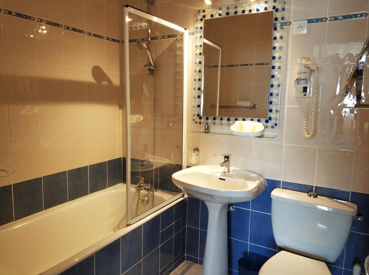 Logis Hotel Calisola Besancon - Soiree Etape Chalezeule Экстерьер фото